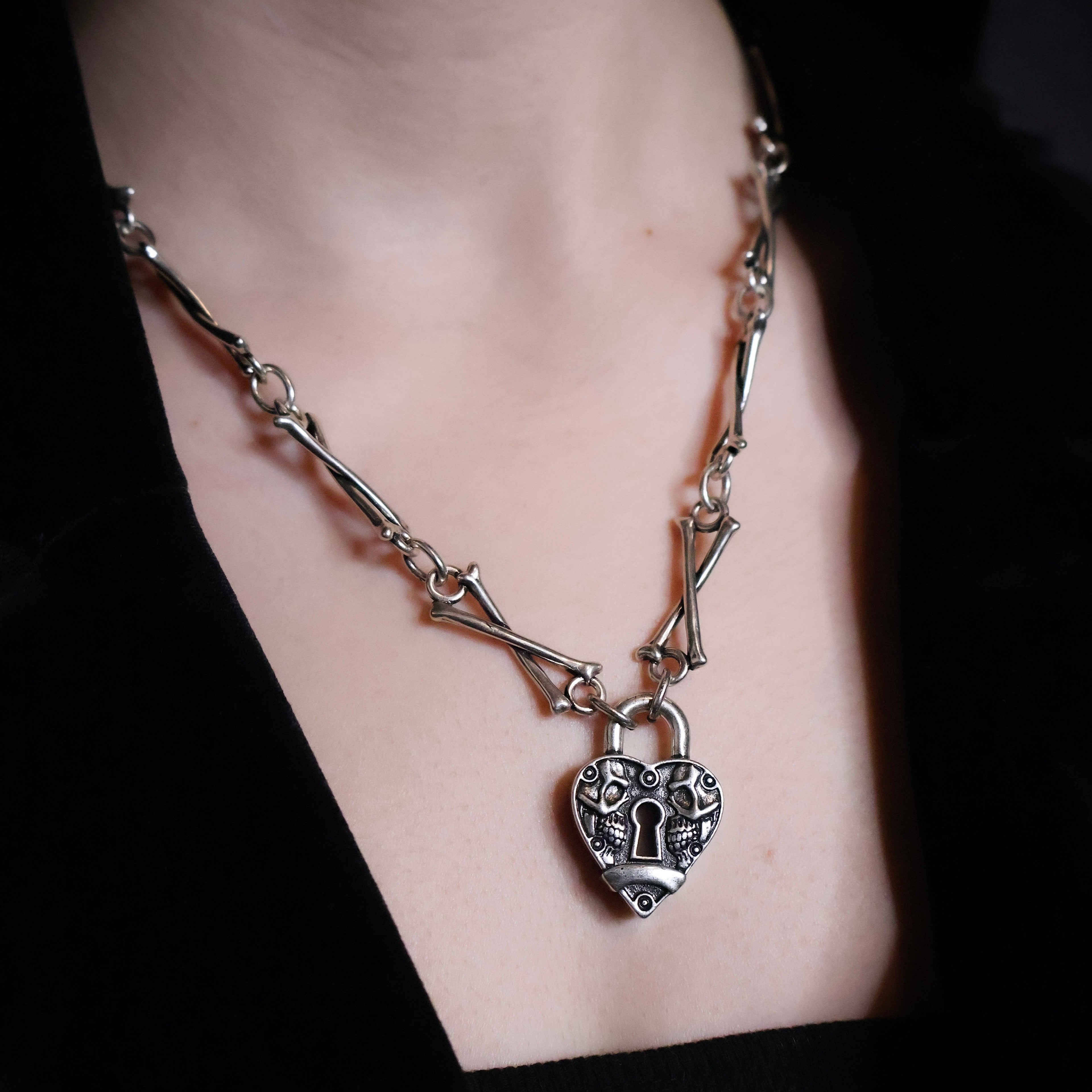 GOTHIC CREST SET